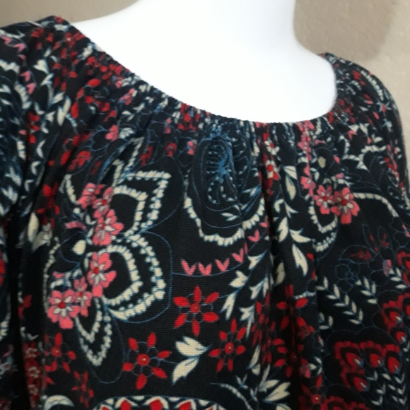 Win Win Tunic - Picture 3 of 10